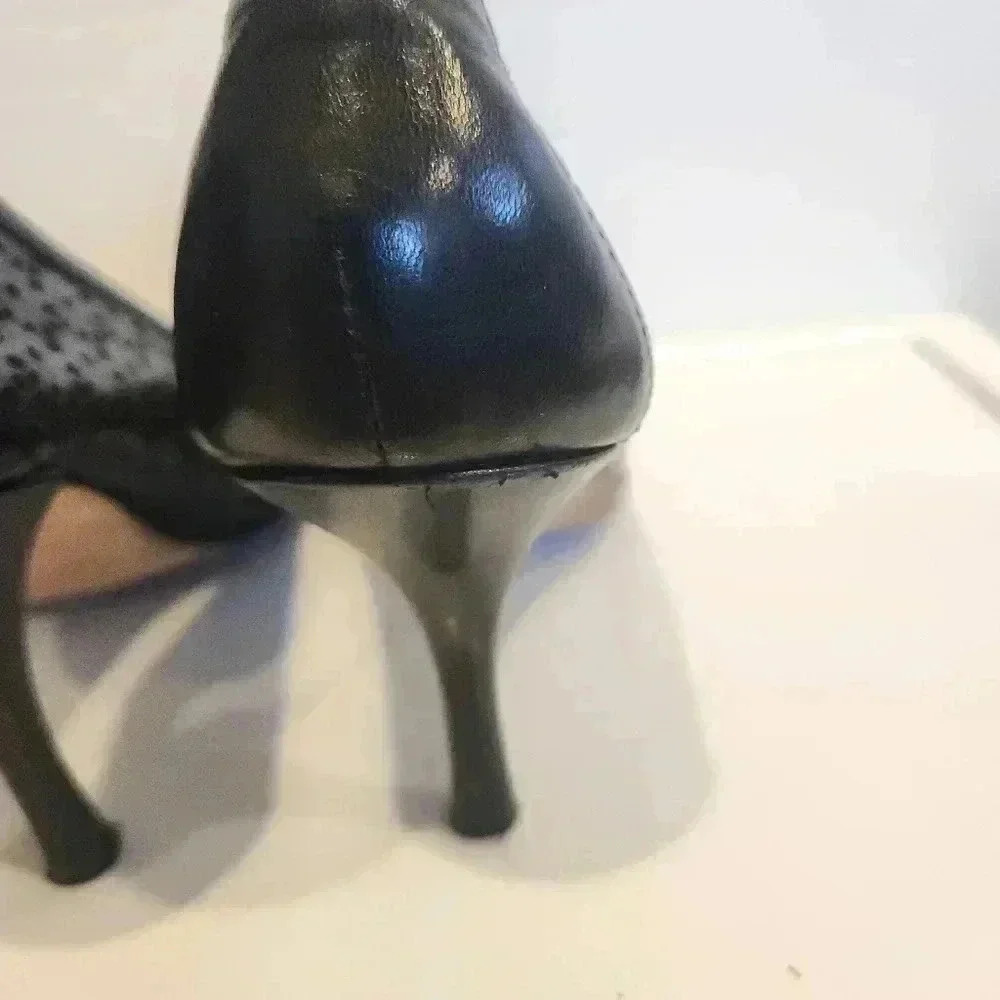 Oscar De La Renta black cutout heels with bow - Picture 4 of 9